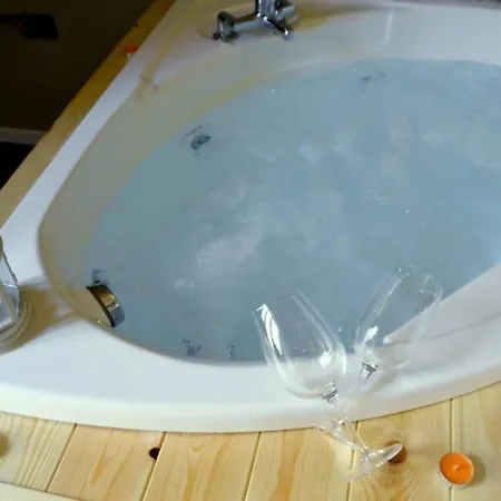 Wineexperience- Wine&Jacuzzi Suite Lecce Esterno foto
