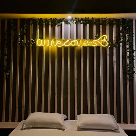 Wineexperience- Wine&Jacuzzi Suite Lecce Esterno foto